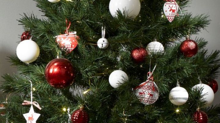 une-deco-de-noel-en-rouge-et-blanc-tati-2016_5707923